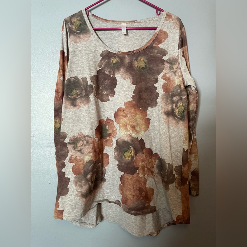 LuLaRoe long sleeved t
